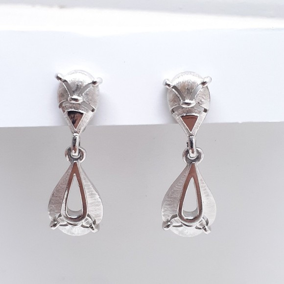 Vintage Crown Trifari Earrings Signed Clip On Silver Tone Dangle - Picture 4 of 16